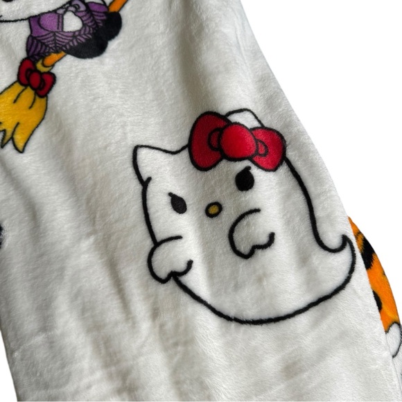 Hello Kitty Halloween Blanket - Picture 5 of 6